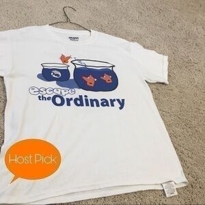 Youth medium 10/12 Escape the Ordinary tshirt NWOT